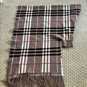 Chic Plaid Scarf with Fringe